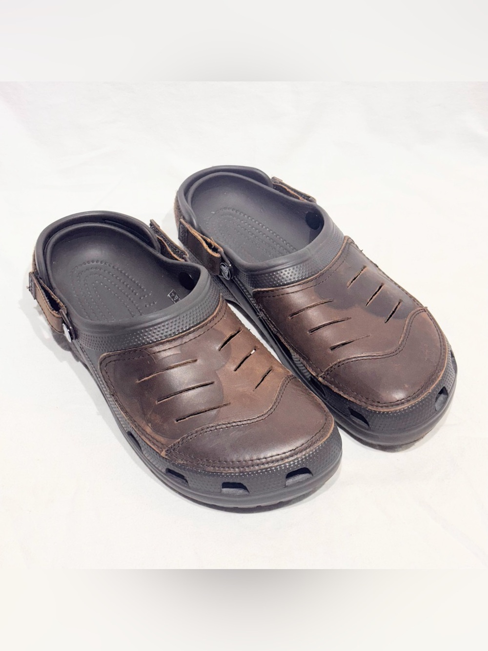 Crocs Men’s Yukon Vista Leather Clogs Expresso Brown Size 11 Mickey Outline
